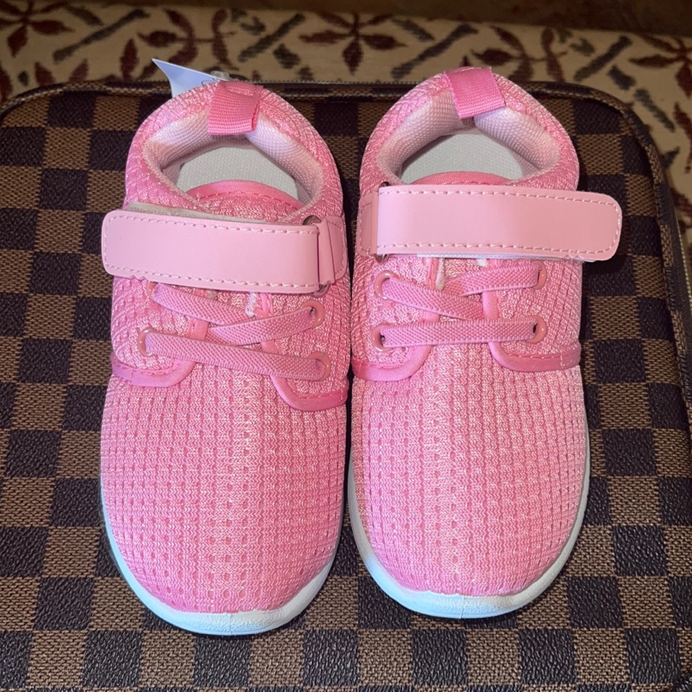Toddler Girl, Pink shoes Size 8c - Picture 3 of 5